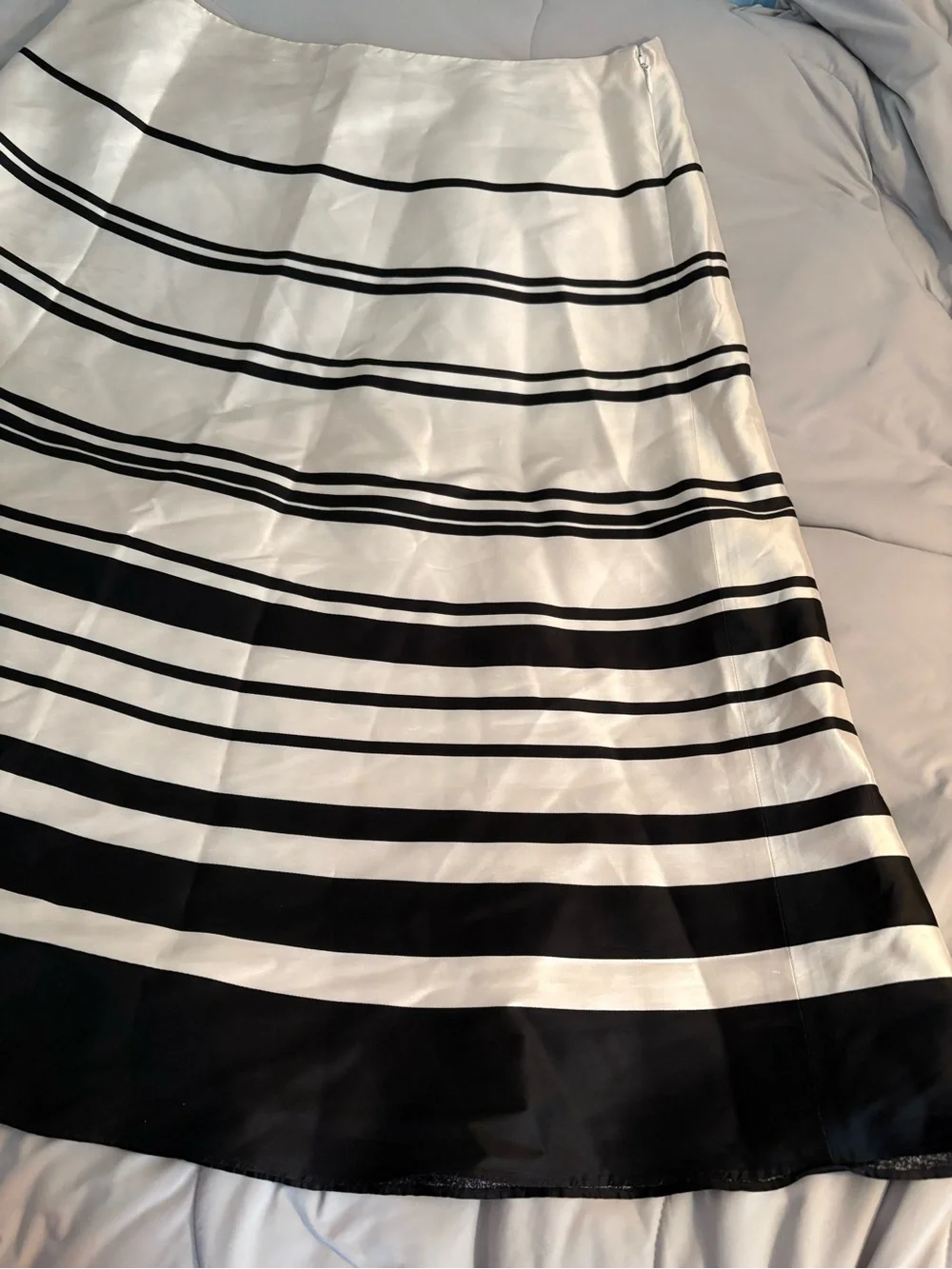 Talbots 100% Silk Lining A-Line Skirt Striped Size 12 Black White Classic-Era - Picture 3 of 10